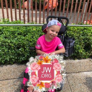 Meet your Posher, Lorijoe